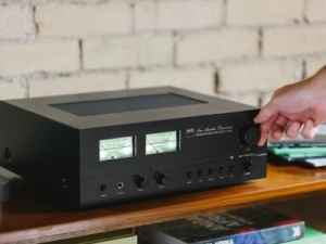Een retro versterker met moderne streaming via BluOS: de NAD C 3030S