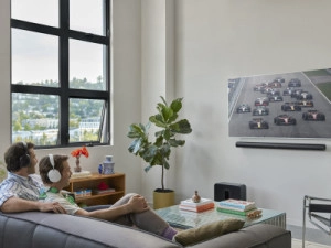 Een goed idee wordt realiteit: TV luisteren met twee Sonos Ace hoofdtelefoons tegelijk